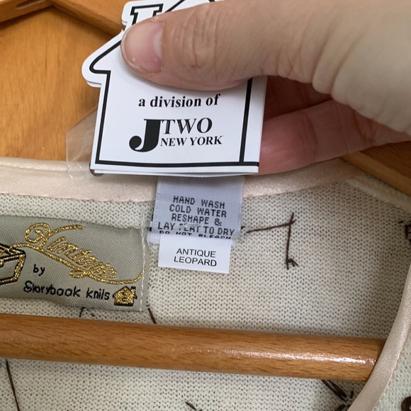 NWT Vintage by Storybook Knits Cream Cardigan Size XS Grannycore - Picture 8 of 8